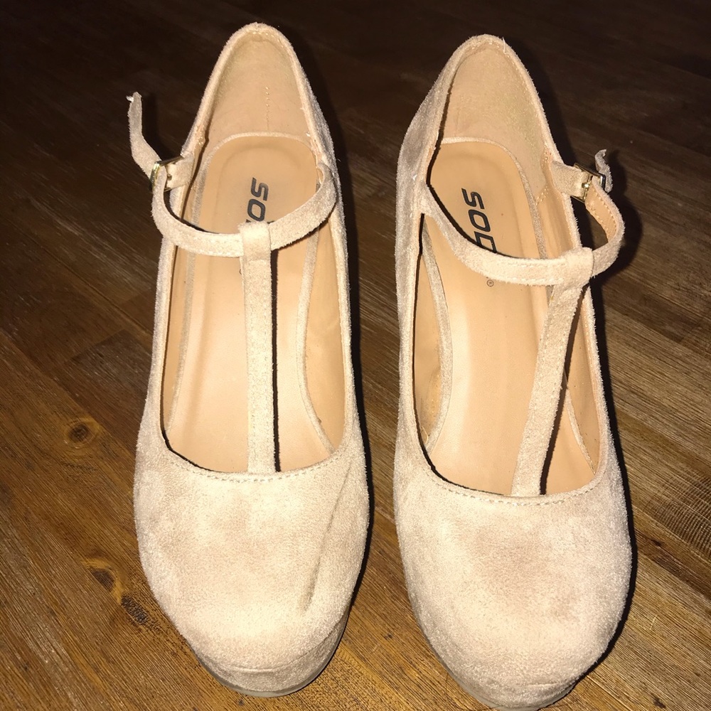 Tan Wedges